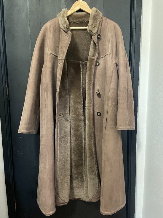 Burberry Jackets & Blazers - Vintage Burberry Shearling Full-Length Coat in Excellent Condition